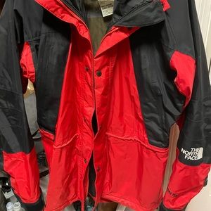 Men’s North Face windbreaker